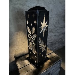 Lanterne med julepynt ( MELLEM )