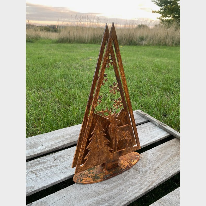 Juletr med kronhjort og sne