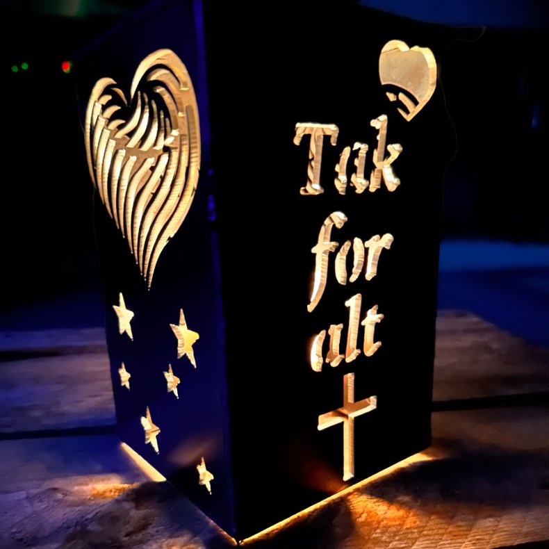 Lanterne med Elsket og savnet og Kors