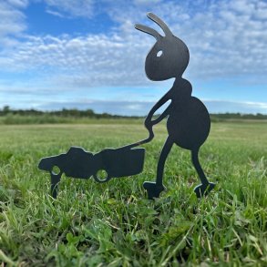 Myre med grsslmaskine