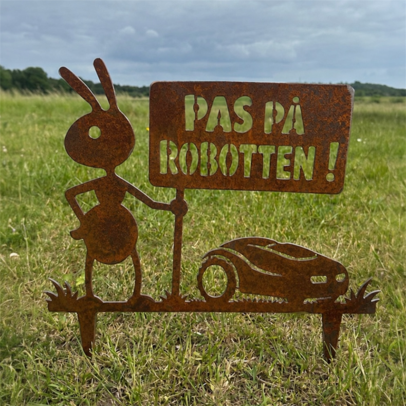 Myre med skilt - PAS P� ROBOTTEN